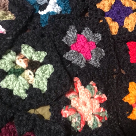 Granny squares Lot Of 30 4 Inch Crocheted Individual Squares Multiple colors NEW - Picture 7 of 11